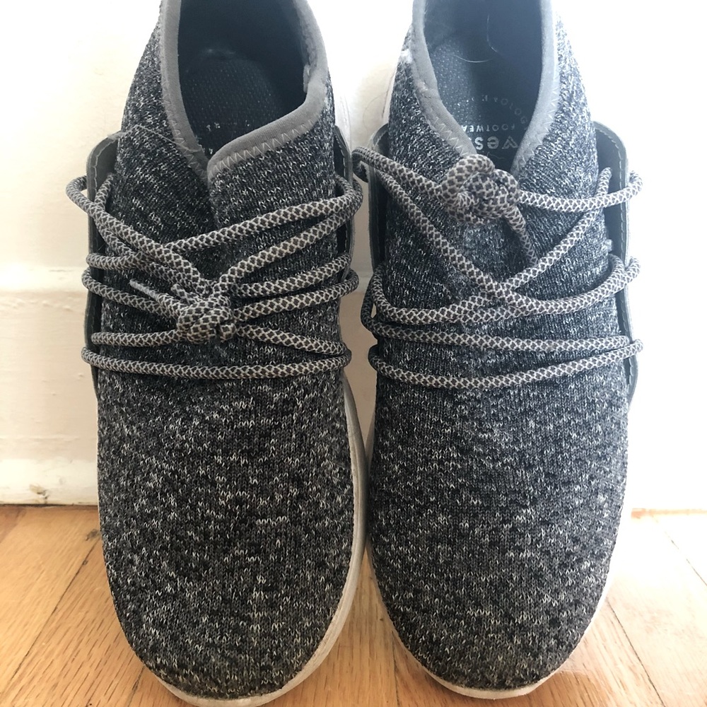 Size 8 women’s Vessi waterproof sneaker
